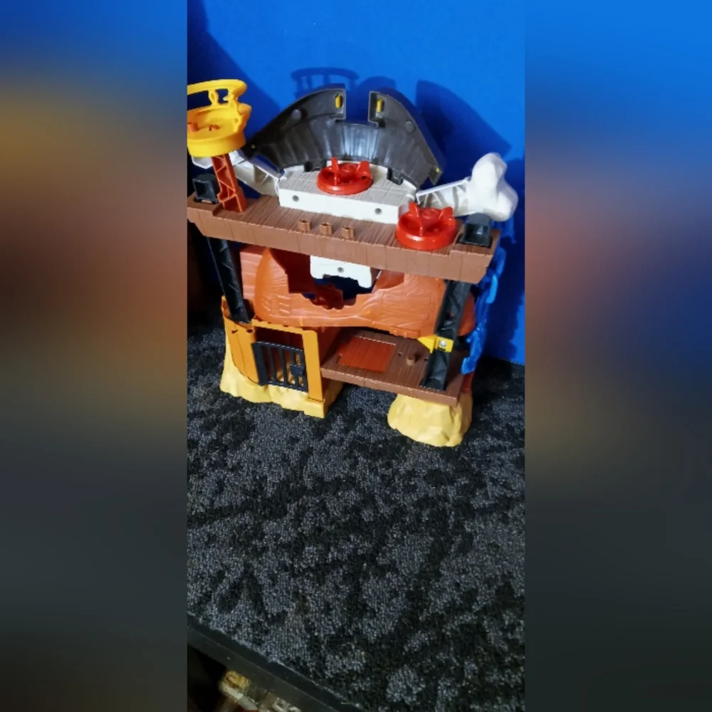Pirate Skull Playset - Red, White & Yellow Kids Toy